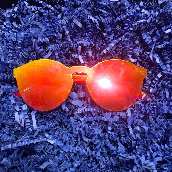 Absolut Vodka Accessories - GUC Absolut Grapefruit pink and gold mirrored sunglasses 😎